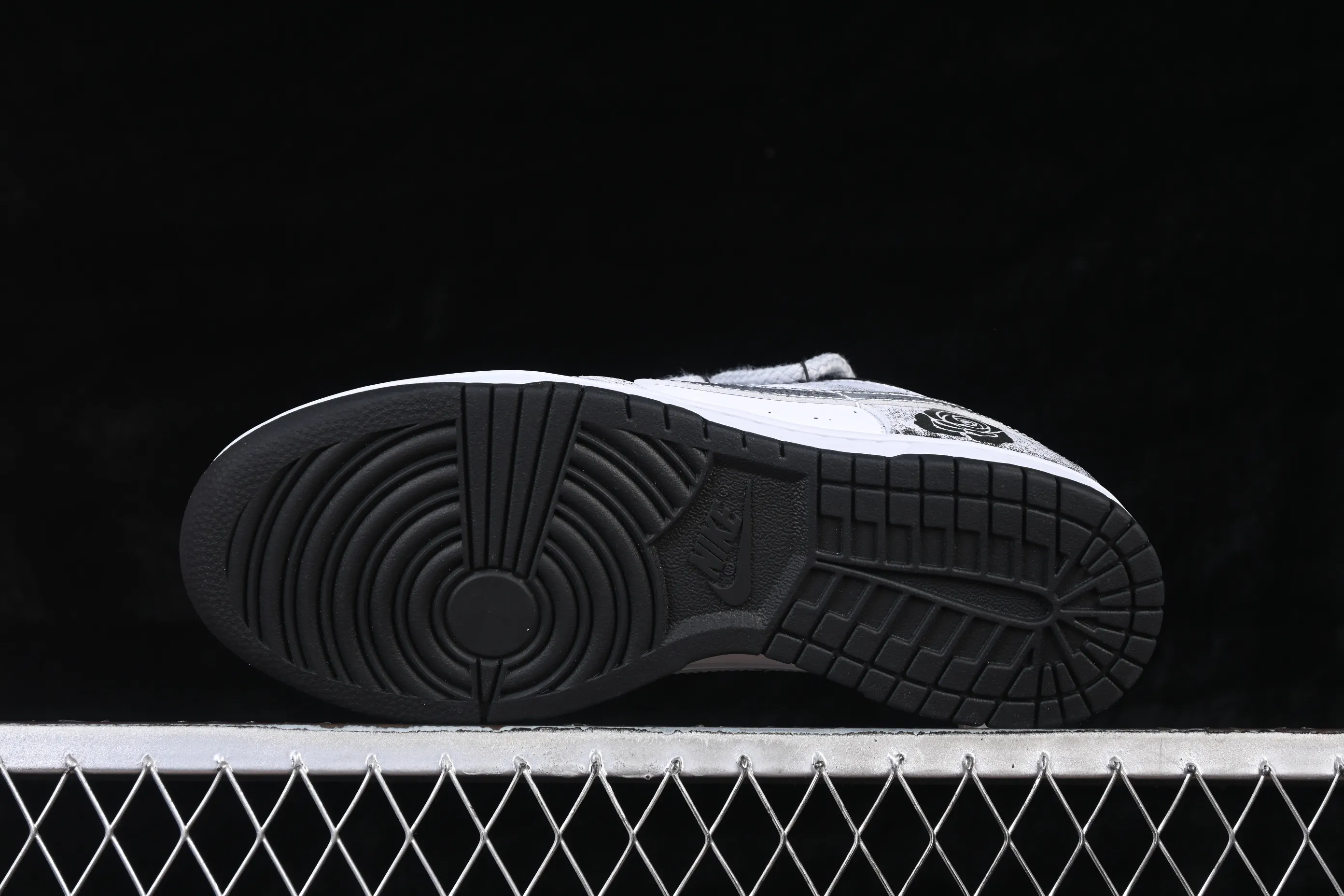 All categories Nk SB Dunk Series Nk SB Dunk Low High-end customized low-top sneakers Nike SB Dunk Low straps Anniversary high-end customized low-top casual sneakers DD1391-100